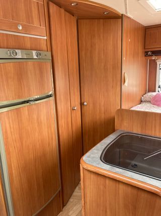 Autocaravana integral 5 plazas viajar y dormir.