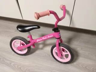 Bici de equilibrio rosa marca Chicco