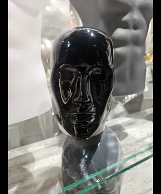 Cabeza maniquí de  hombre  con rostro.