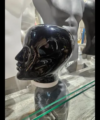 Cabeza maniquí de  hombre  con rostro.