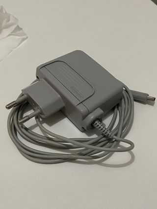 Nintendo DSi XL Roja (PIEZAS) + Cargador Oficial