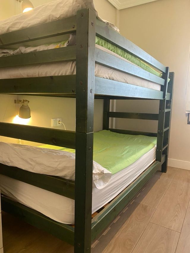 Litera madera verde y blanca