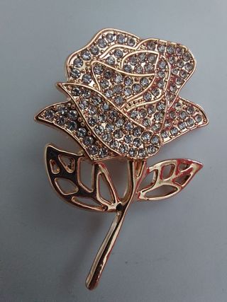 Broche Rosa dorada con Brillantes plateados joyas