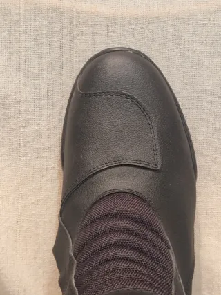 43 Botas de Moto Forma Negras