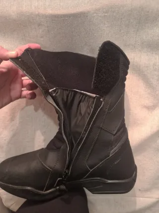 43 Botas de Moto Forma Negras