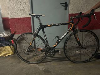 Bicicleta Orbea Negra y Naranja