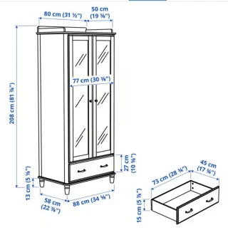 Armario blanco con puertas de espejo