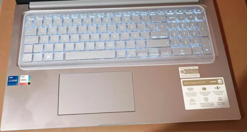 ASUS Vivobook 17.3" afbeelding 2