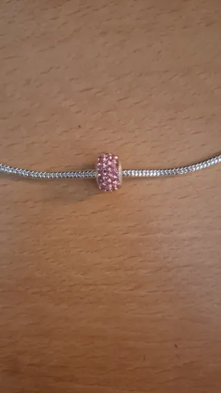 Charm con brillantitos rosas