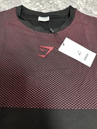 Camiseta sin mangas Gymshark negra y rosa