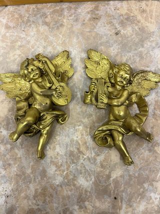 Ángeles decorativos dorados