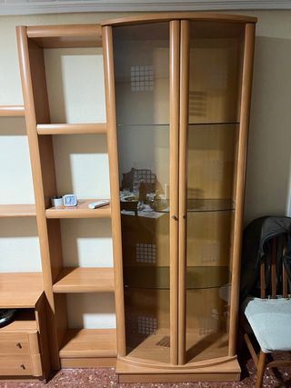 Mueble de salón madera con vitrina