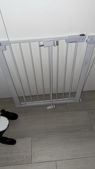 Barrera abatible para escaleras