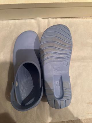Zuecos de enfermería azul celeste  nuevo 29 euro