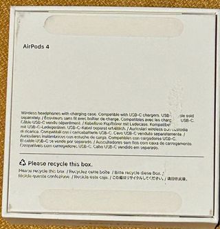 Apple AirPods 4 (SIN cancelación activa de ruído).