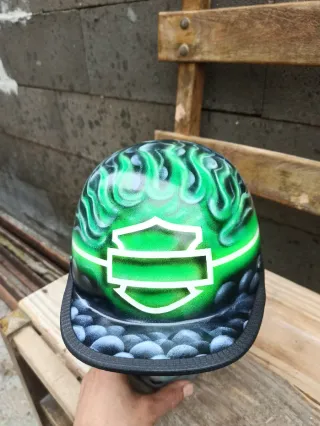 Casco personalizado verde calavera