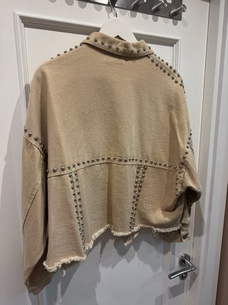 Cazadora KOKER Beige Tachuelas