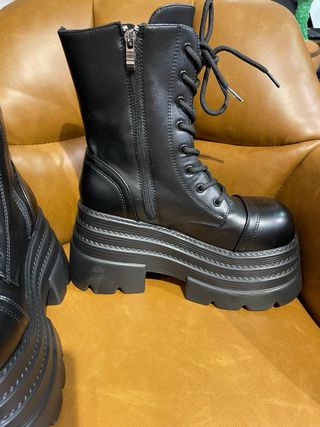 Botas militares negras plataforma alta