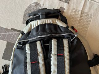 Maleta de ruedas convertible en mochila