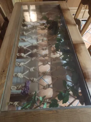 Mesa de comedor mexicana de madera y cristal