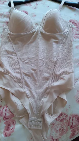 Body modellante Triumph color nudo