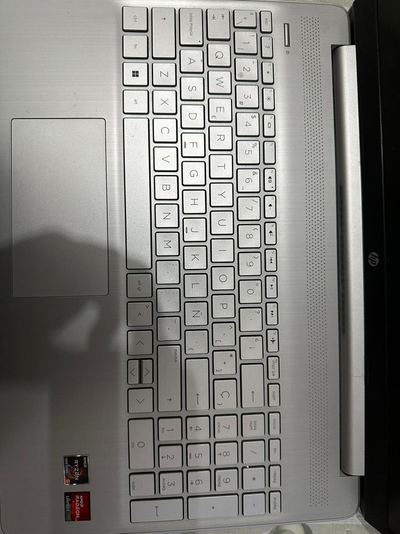 Portátil HP 15 Ryzen 5 5500U 16GB RAM 512GB SSD afbeelding 2