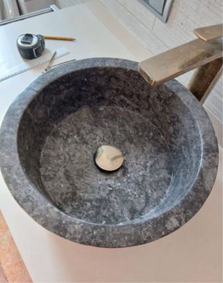 Pica lavabo mármol negro + grifo + desagüe+aplique