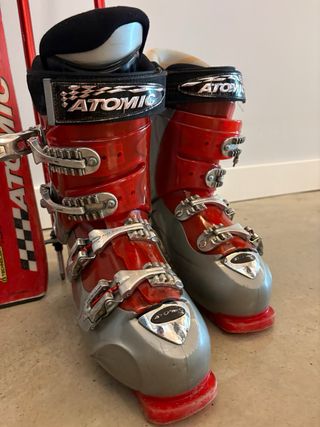 Conjunto Atomic: Esquís, Botas y Bastones