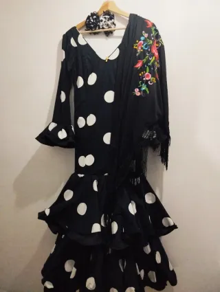 Vestido Sevillana Lunares Negro Flores