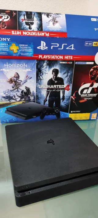 PS4 Slim 1TB Nera + 4 Giochi