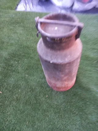 Lechera de hierro antigua