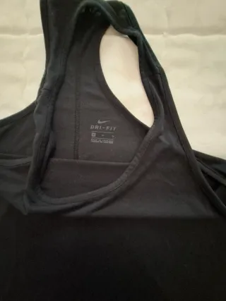 Camiseta deportiva Nike negra