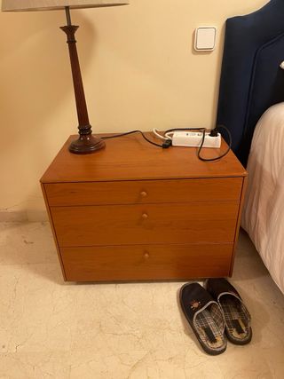 Comodino, comò e 2 comodini