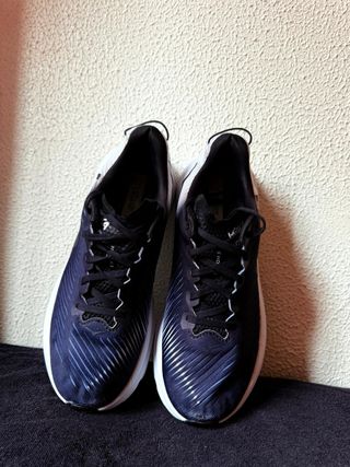 Zapatillas Hoka Running Negras y Blancas