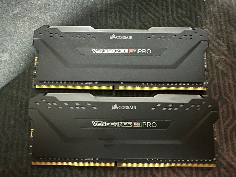 RAM Corsair Vengeance RGB Pro 2x8Gb 3200MHz DDR4.