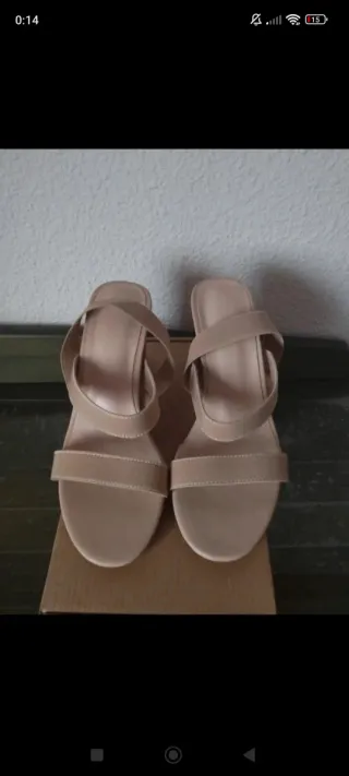 Sandalias de tacón beige
