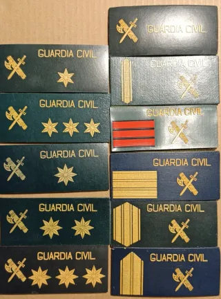 Divisas y galones militares