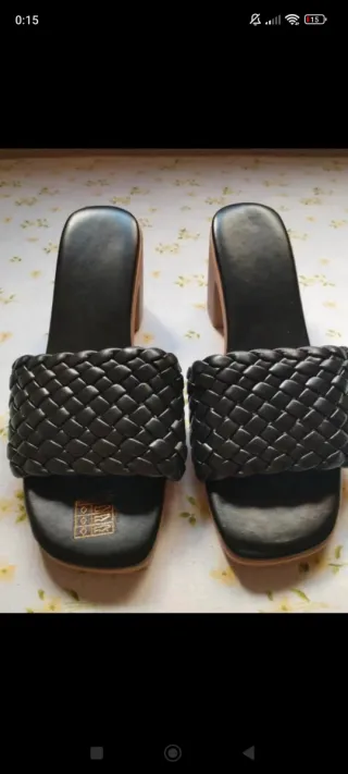 Sandalias negras tejidas