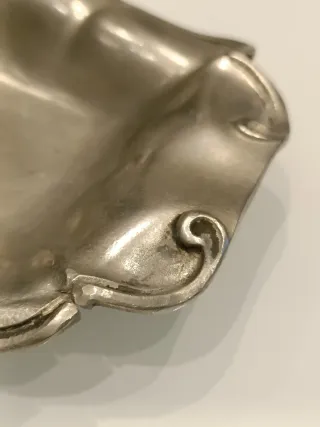 Posacenere in peltro con incisione cifre R.D.