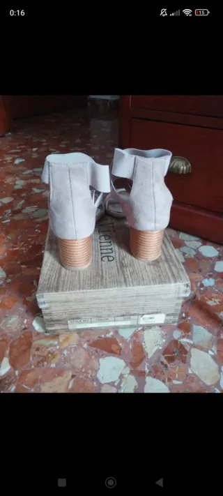 Sandalias de tacón beige y rosa