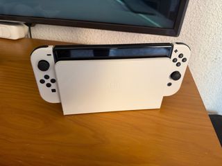Nintendo Switch OLED + 3 Giochi e accessori