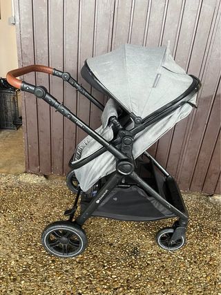 Cochecito bebé con ruedas todo terreno