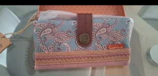 Monedero rosa con estampado Love