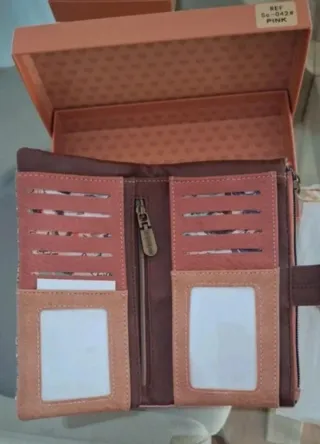 Monedero rosa con estampado Love