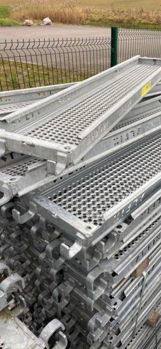 Chapas de andamio europeo