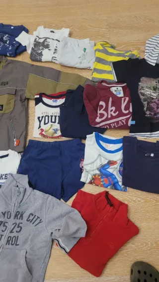 Lotto 20 capi bimbo 6 anni