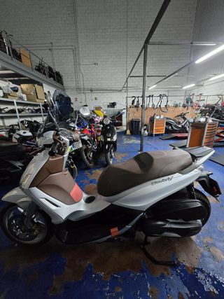 PIAGGIO BEVERLY 350 IE 2019 7.800KM COMO NUEVA