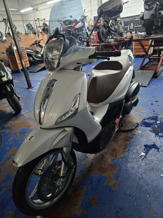 PIAGGIO BEVERLY 350 IE 2019 7.800KM COMO NUEVA