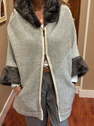 Chaquetón Zara con pelo Talla M