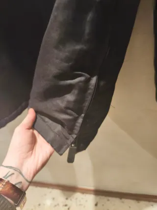 Parka deportiva negra y rosa